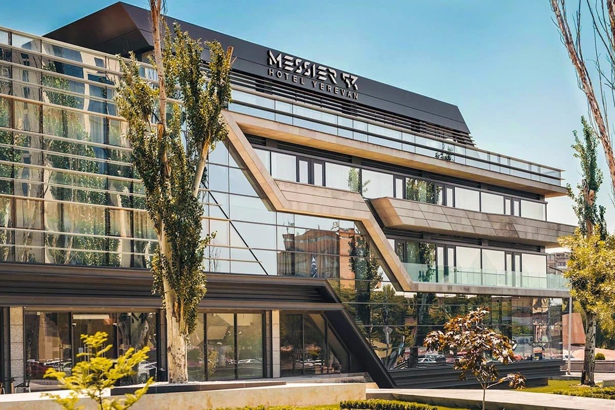 Messier 53 hotel facade
