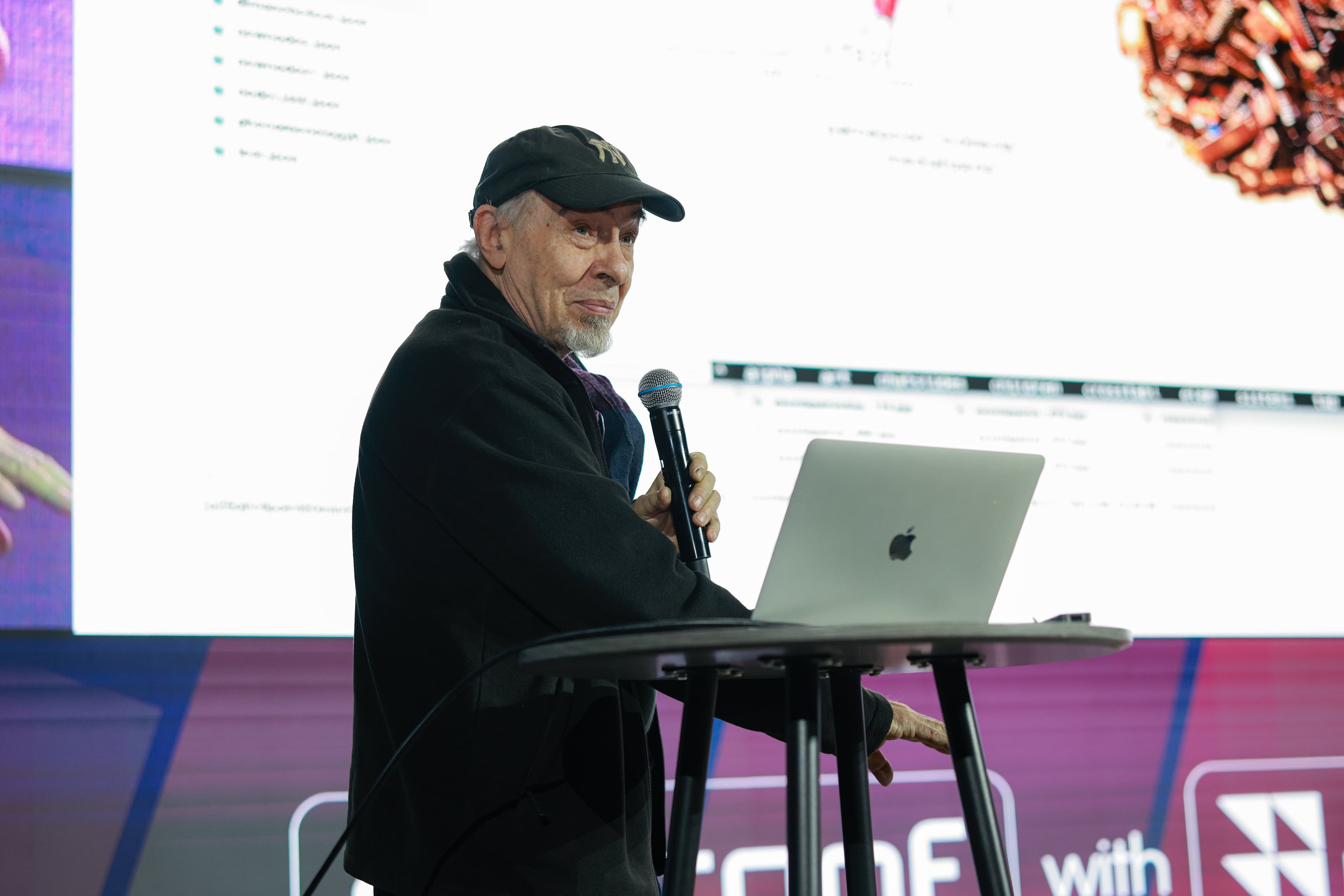 Etienne Delacroix | From art to phenomenology of code